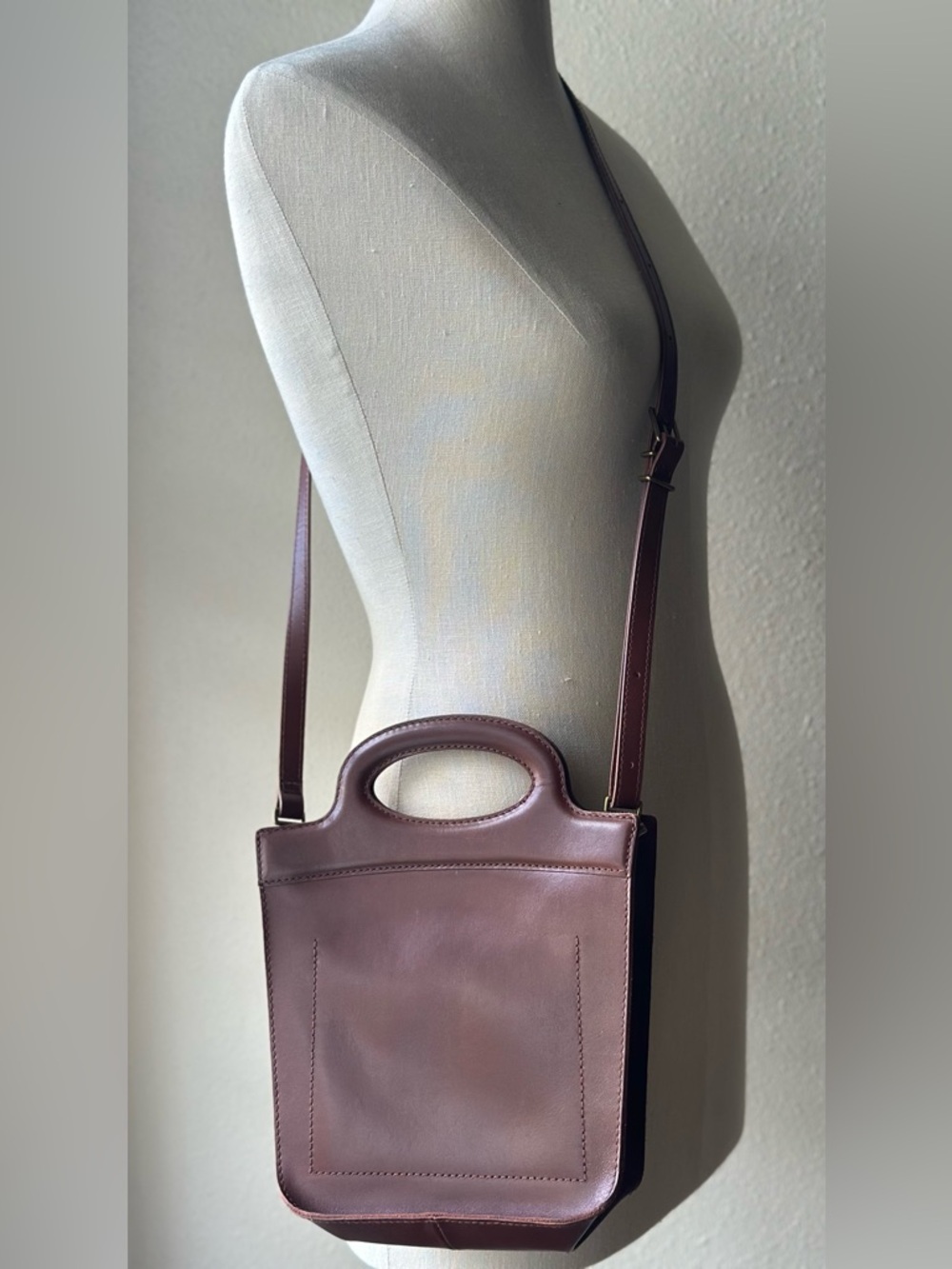 Madewell The Toggle Crossbody Bag in Cherry Wood Leather - Picture 2 of 11